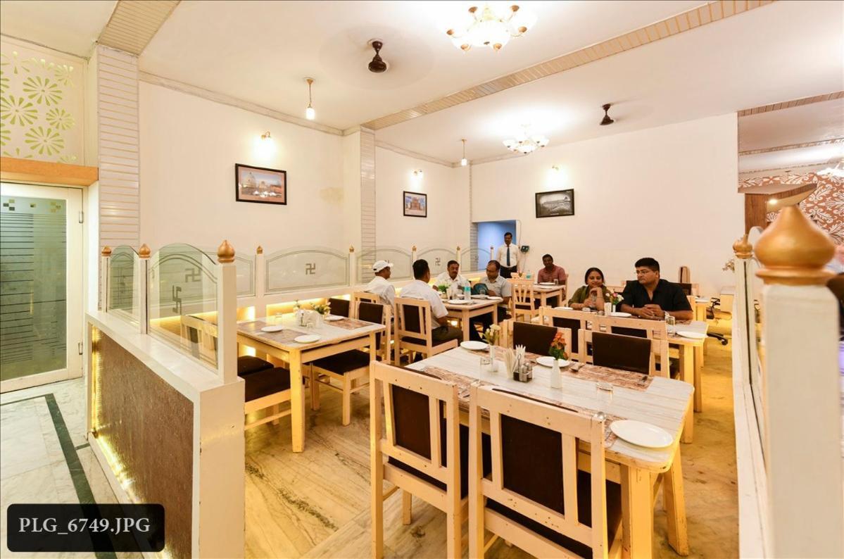 Hotel Chanakya Agra  Eksteriør billede