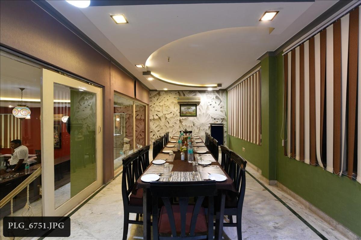 Hotel Chanakya Agra  Eksteriør billede