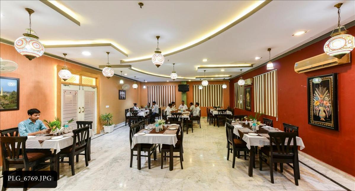 Hotel Chanakya Agra  Eksteriør billede