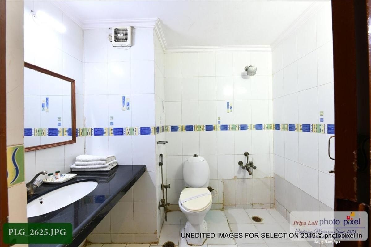 Hotel Chanakya Agra  Eksteriør billede