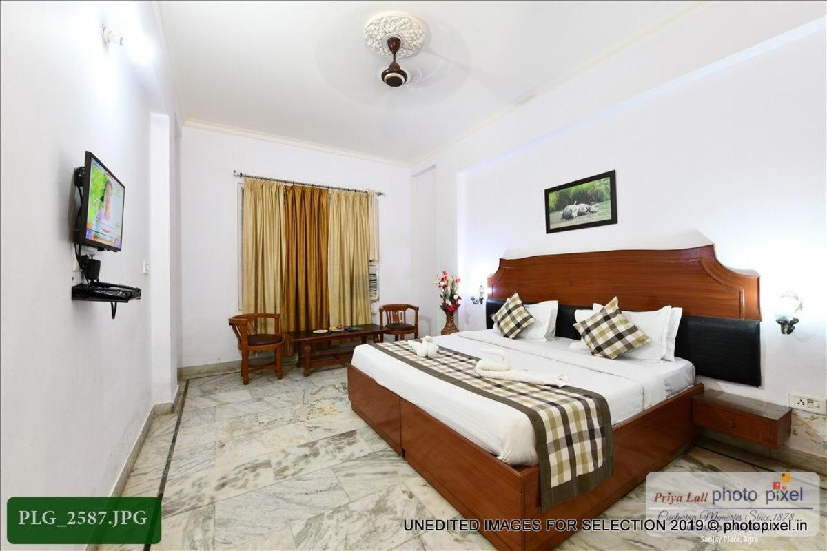 Hotel Chanakya Agra  Eksteriør billede
